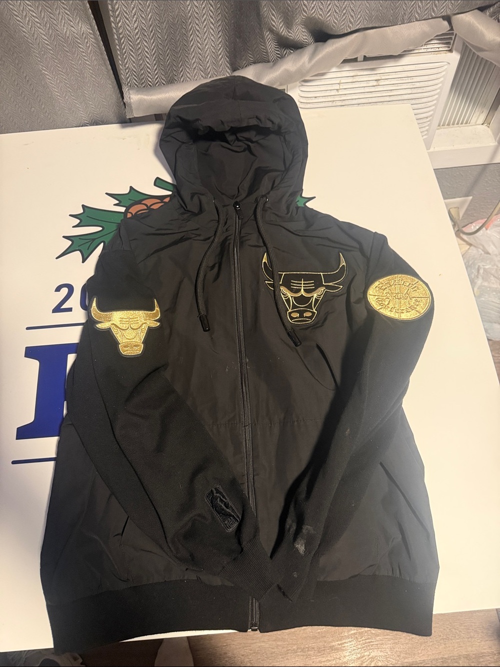 Chicago bulls Pro Spirit Athletic Gear Black Zip-Up Hoodie with Gold Bull Patche